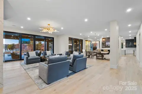 Salon Lounge