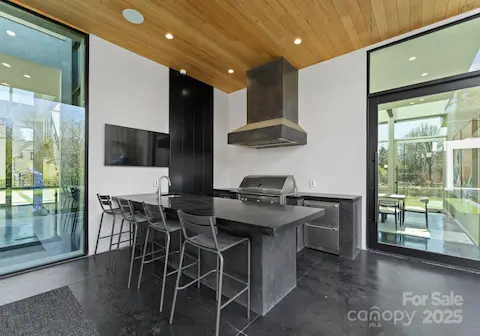 Outdoor Kitchen