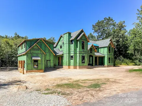 Stunning, New Construction, 2Story/Basement, 5 Bedroom,4.5 Bath Retreat beautifullynestled on 2.16 acre, private,cul-de-sac lot in exclusive,picturesque, new community,Cachet of Davidson!