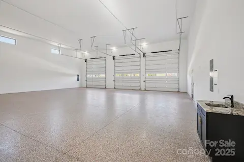3,000 SF of Luxury Garage