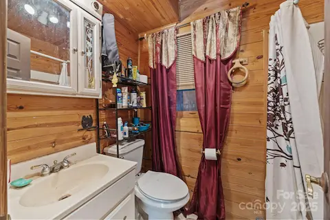 3178 Foxford Downstairs Bath
