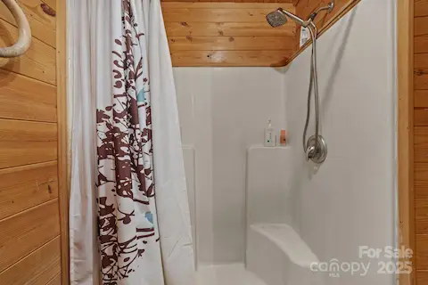 3178 Foxford Downstairs Bath