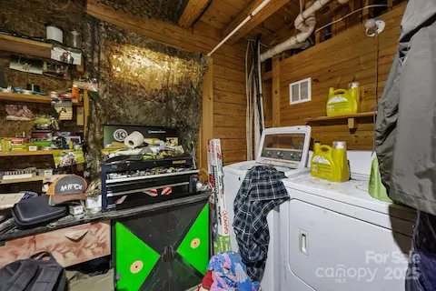 3178 Foxford Laundry room