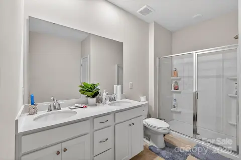 Guest Full Bath