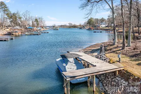 Year round cove water views