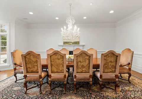 Gorgeous dining room