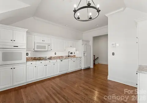 2nd full kitchen upstairs