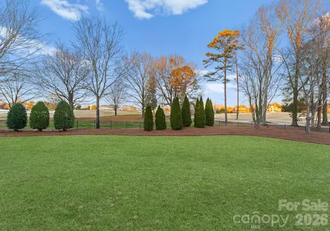 Perfect yard for your dream pool