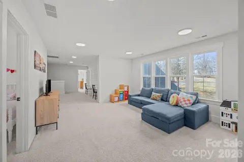 Spacious Flex space on 2nd level