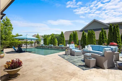 Look at all of this space for entertainment! Travertine is a 