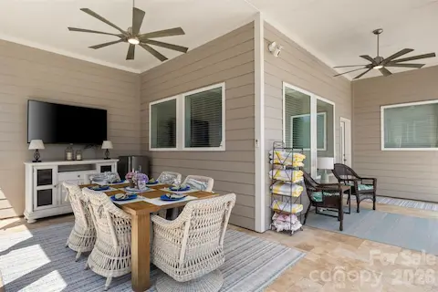 Easy access to the kitchen