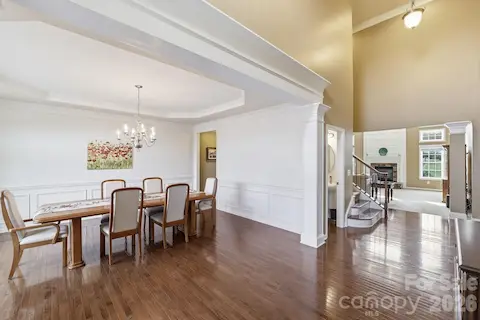 Oversized entry way