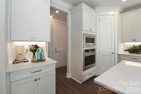 Stylish, functional layout blending beauty & everyday convenience.