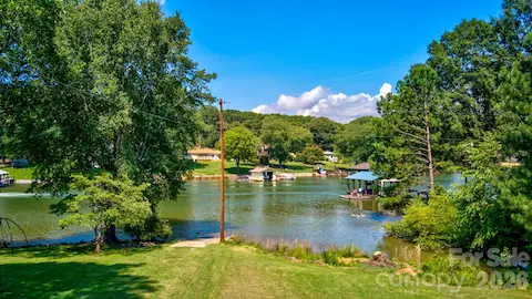 Enjoy a picnic or family get-together by the lake!