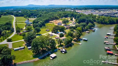 This home makes every day by the water an inviting and accessible opportunity for relaxation and recreation.