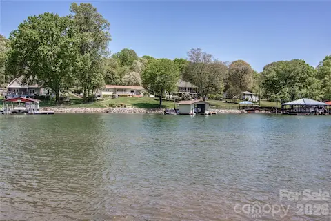 Enjoy the picturesque setting, and easy access to the lake, making it ideal for those who enjoy a tranquil lakeside lifestyle.