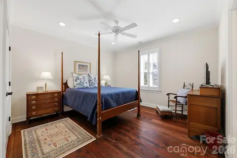 Guest Bedroom #1