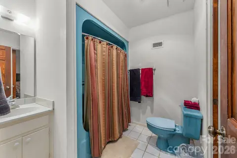 Front full bath