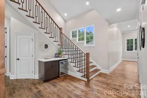 High ceilings and wide corridors