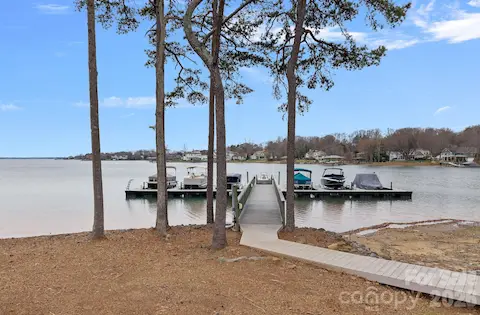 Community Day Docks are located at each side of the dock system.