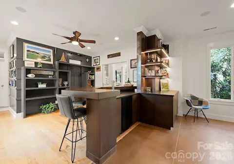 Bar / Entertainment
