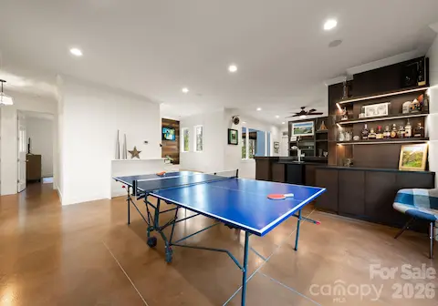 Bar / Entertainment
