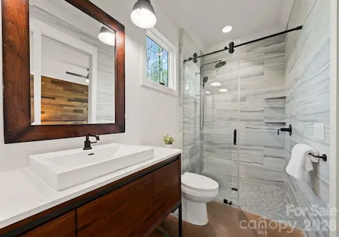 Main Floor Full Bath