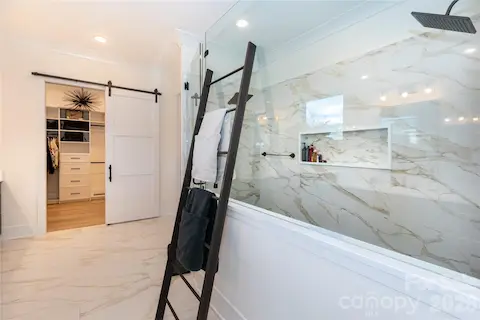 Huge shower with dual shower heads