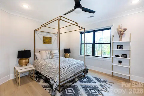 Suite bedroom