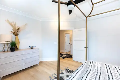 Suite bedroom