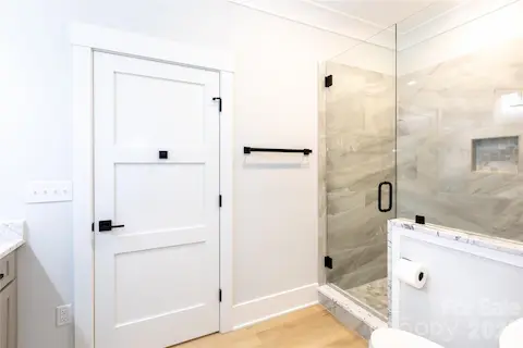 Suite walk-in shower