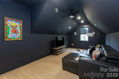 Suite bonus room