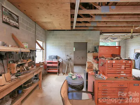 Barn/workshop/autoshop