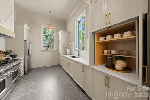 Funcutnal 2nd kitchen with all appliances