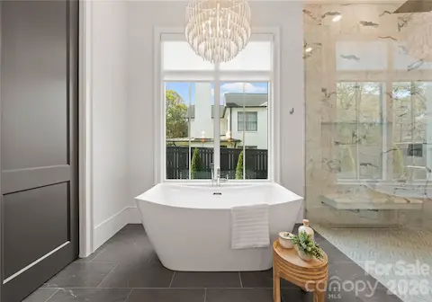 Luxurious soaking tub