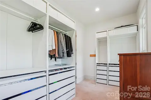 Primary suite walk in closet