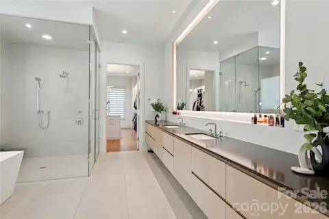 Owners Bath