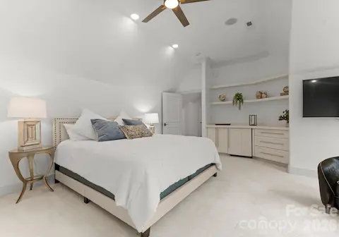 Upstairs bedroom 5 with Ensuite 20' x 17'