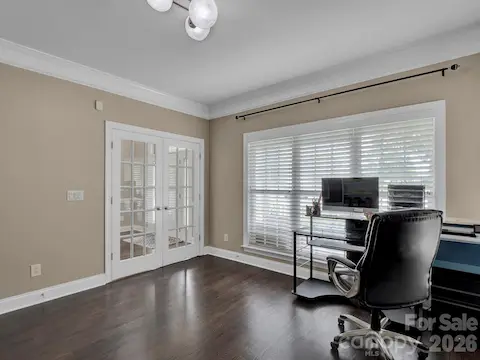 Office/flex space main floor