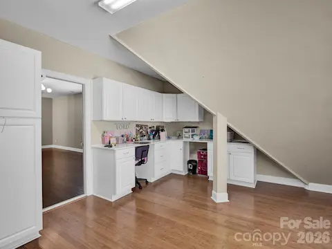 Unheated finished attic/ flex space off bonus room