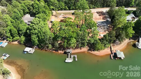 Waterfront lot location