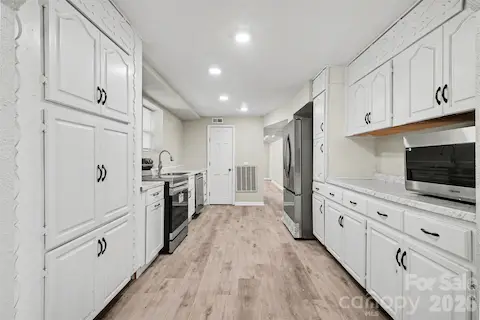 2nd Level Main Kitchen