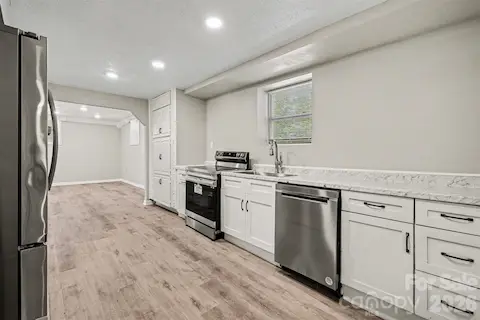 2nd Level Main Kitchen