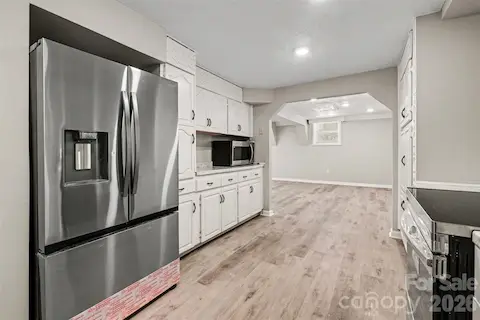 2nd Level Main Kitchen