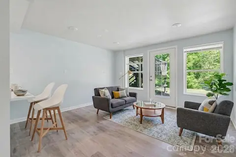 2nd level apartment Seating area