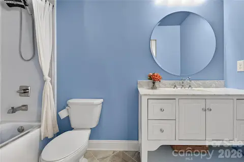 Private ensuite bathroom