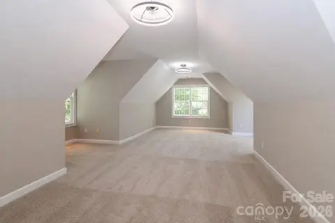Spacious bedroom/bonus room.