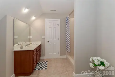 Jack and Jill bathroom between 2 upper level bedroom