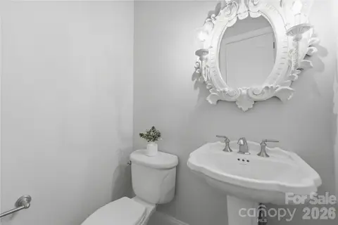 Laundry Room (1:2)Drop Zone
