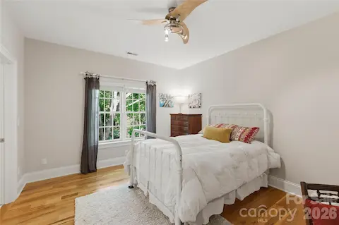 Secondary Bedroom (2)
